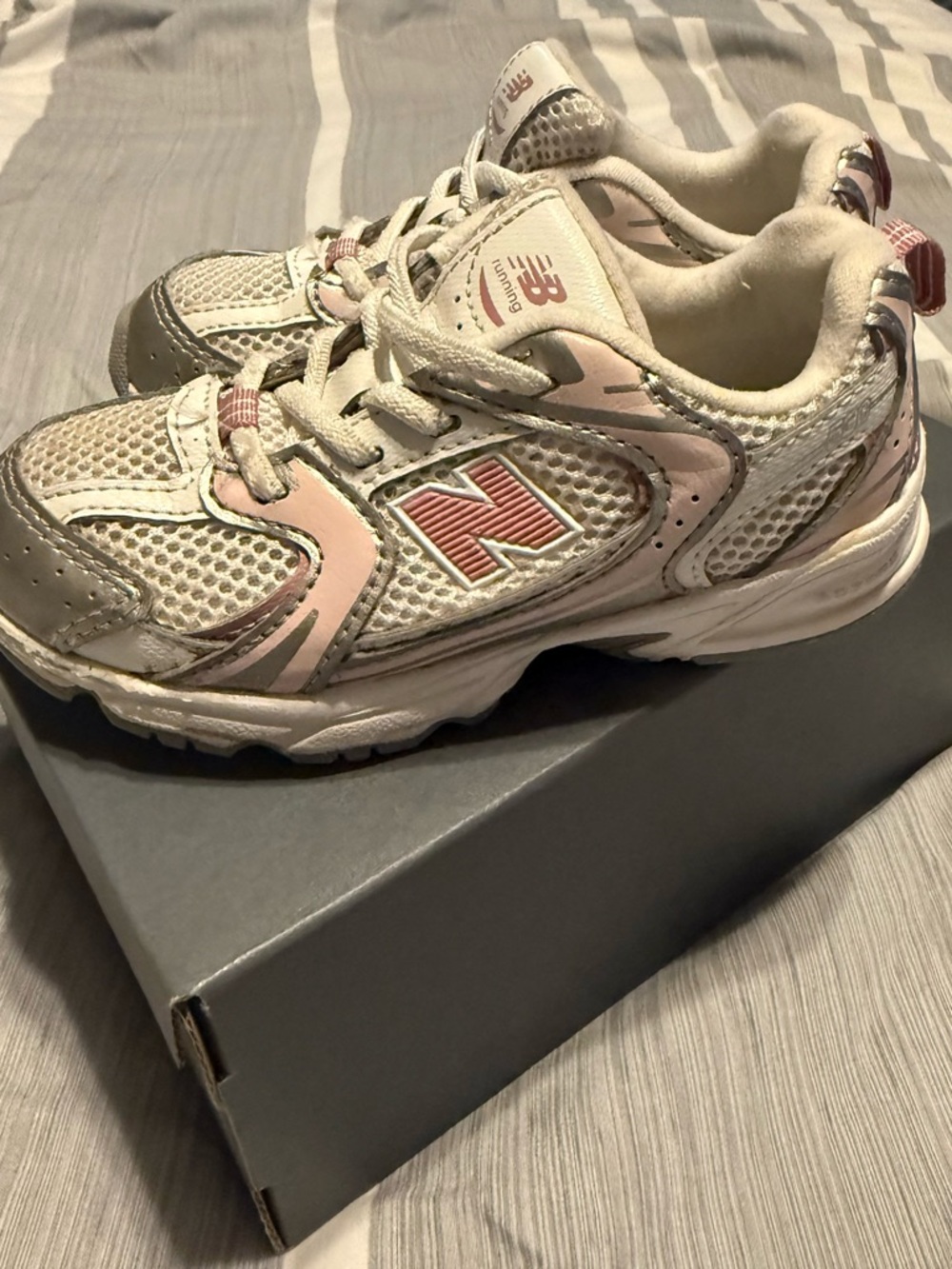 New Balance 530 Bungee Kids Pink & White Mesh Athletic Sneakers - Picture 2 of 6
